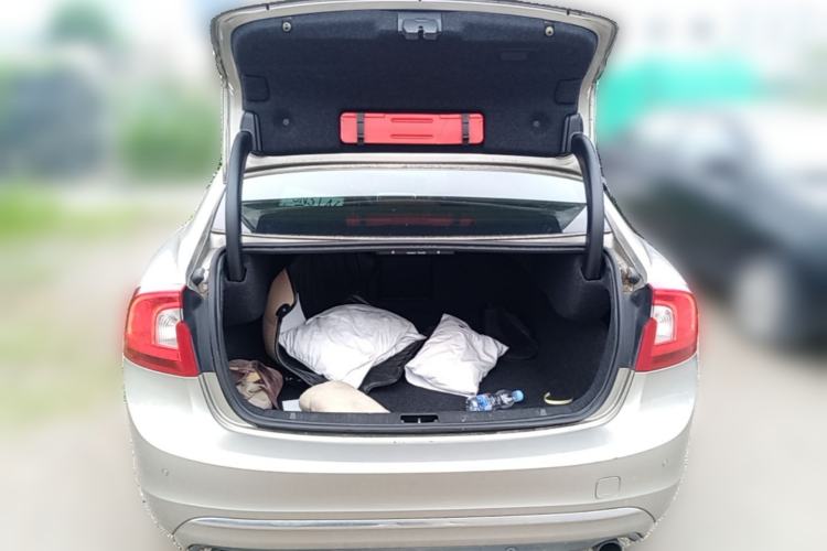 Used Volvo S60 2016 S60L T4 Zhiyuan Edition Trunk
