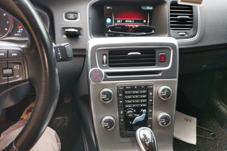 Used Volvo S60 2016 S60L T4 Zhiyuan Edition Audio And AC Panel