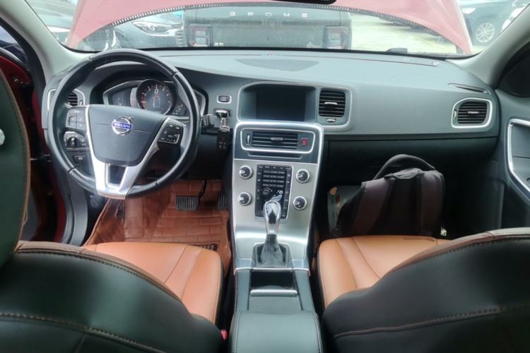 Used Volvo S60 2016 S60L T4 Zhiyuan Edition Center Console
