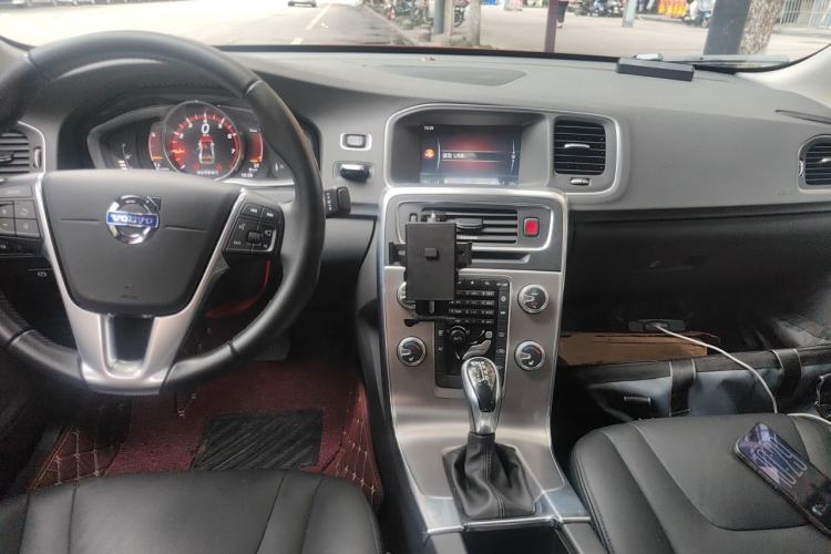 Used Volvo S60 2016 S60L T4 Zhiyuan Edition Center Console