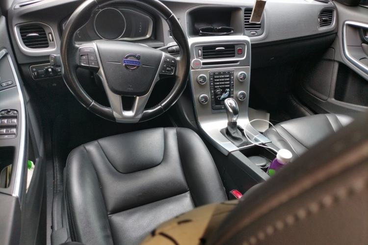 Used Volvo S60 2016 S60L T4 Zhiyuan Edition Center Console