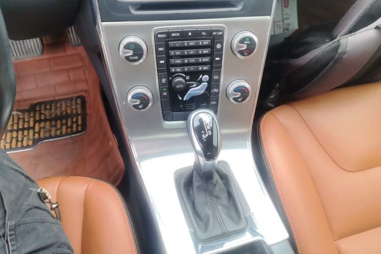 Used Volvo S60 2016 S60L T4 Zhiyuan Edition Gear Lever