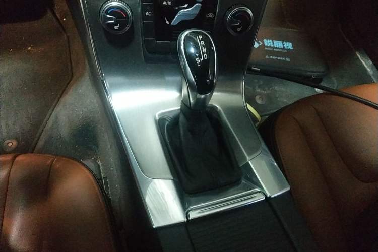 Used Volvo S60 2016 S60L T4 Zhiyuan Edition Gear Lever