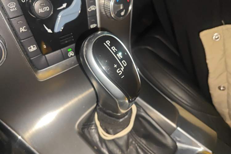Used Volvo S60 2016 S60L T5 Intelligent Drive Edition Gear Lever