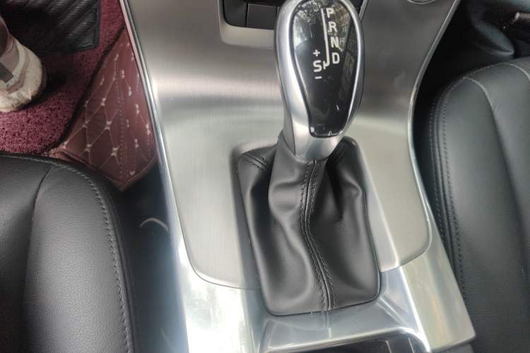 Used Volvo S60 2016 S60L T4 Zhiyuan Edition Gear Lever