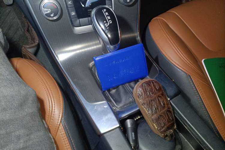 Used Volvo S60 2016 S60L T5 Intelligent Drive Edition Gear Lever