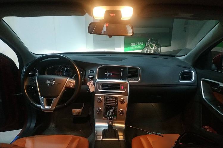 Used Volvo S60 2016 S60L T4 Zhiyuan Edition Interior 2