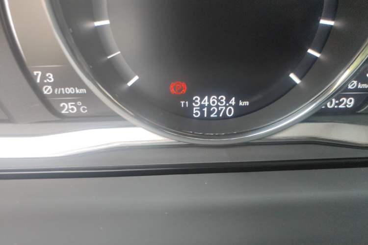Used Volvo S60 2016 S60L T4 Zhiyuan Edition Odometer Close Up
