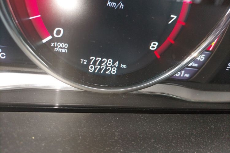 Used Volvo S60 2016 S60L T4 Zhiyuan Edition Odometer Close Up