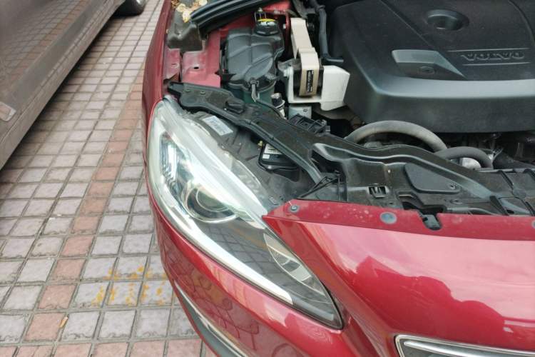 Used Volvo S60 2016 S60L T4 Zhiyuan Edition Right Front Headlight
