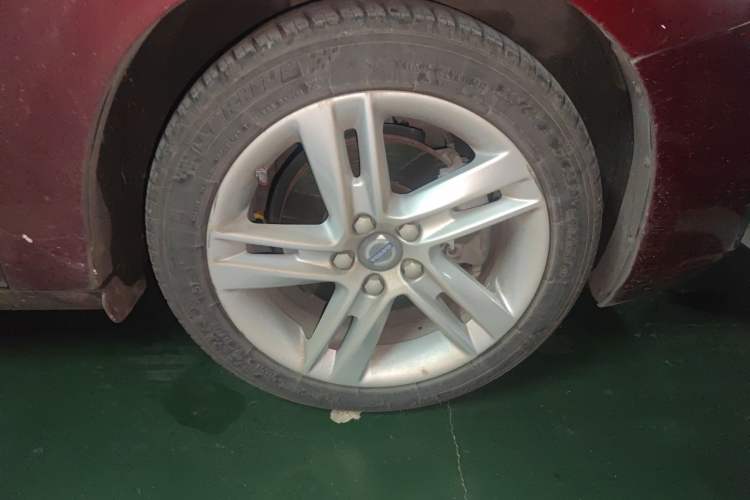 Used Volvo S60 2016 S60L T5 Intelligent Drive Edition Right Front Wheel Hub