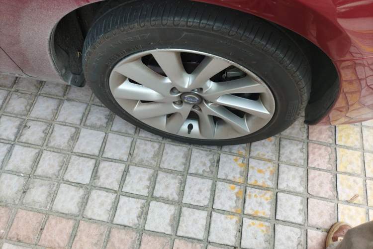 Used Volvo S60 2016 S60L T4 Zhiyuan Edition Right Front Wheel Hub