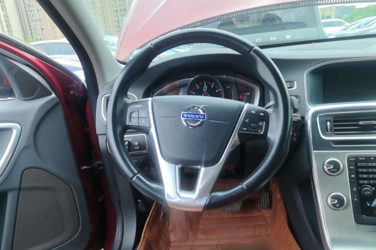 Used Volvo S60 2016 S60L T4 Zhiyuan Edition Steering Wheel