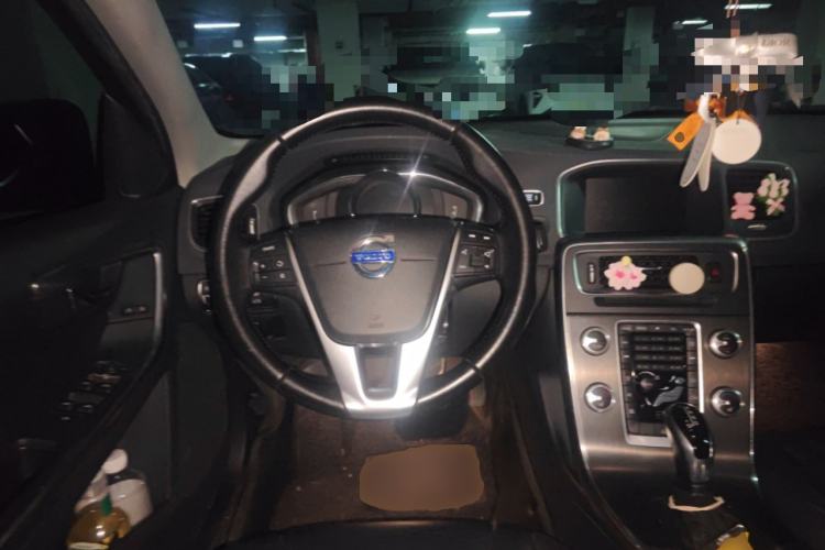 Used Volvo S60 2016 S60L T5 Intelligent Drive Edition Steering Wheel