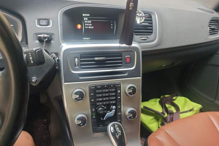 Used Volvo S60 2016 S60L T4 Zhiyuan Edition Audio And AC Panel