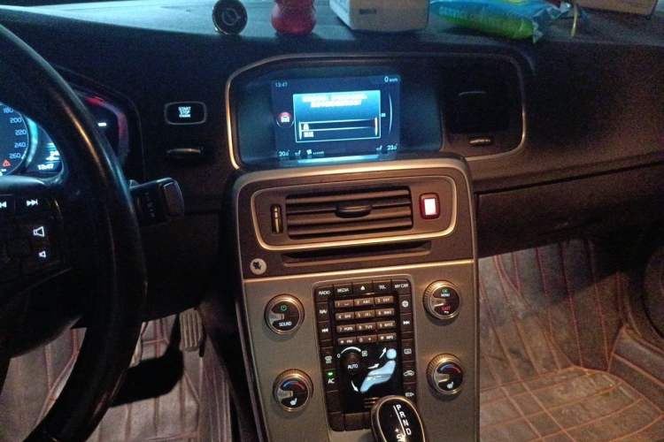 Used Volvo S60 2016 S60L T4 Zhiyuan Edition Audio And AC Panel