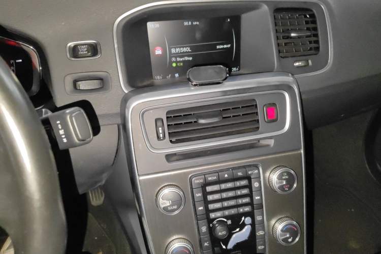 Used Volvo S60 2016 S60L T5 Intelligent Drive Edition Audio And AC Panel