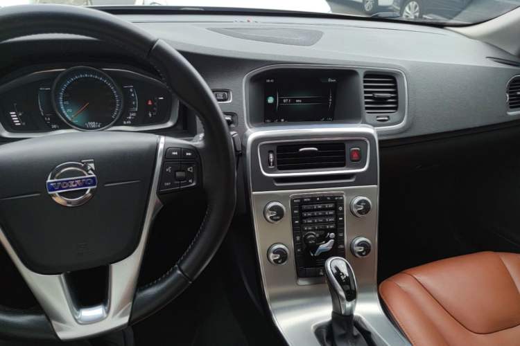 Used Volvo S60 2016 S60L T4 Zhiyuan Edition Audio And AC Panel