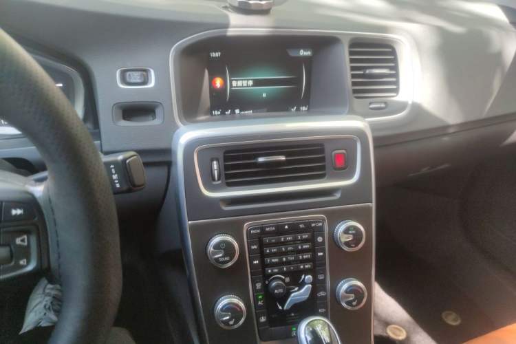 Used Volvo S60 2016 S60L T5 Intelligent Drive Edition Audio And AC Panel