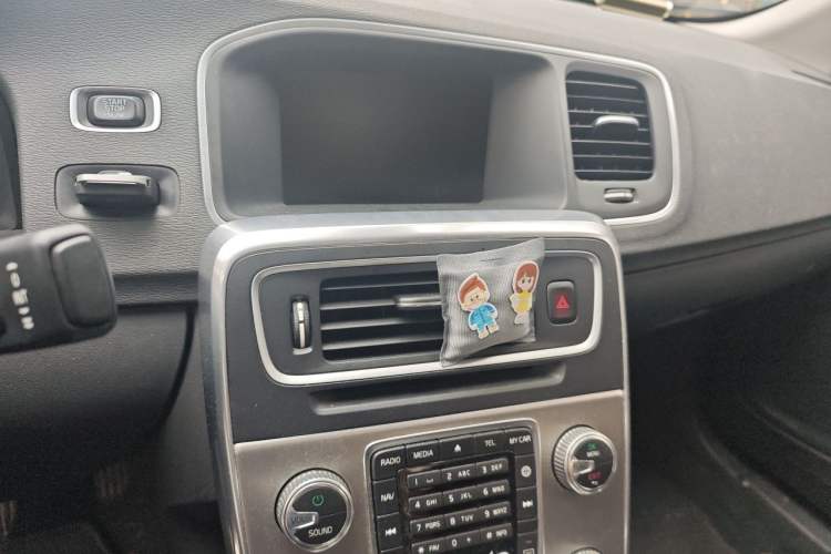 Used Volvo S60 2016 S60L T3 Smart Drive Edition Audio And AC Panel