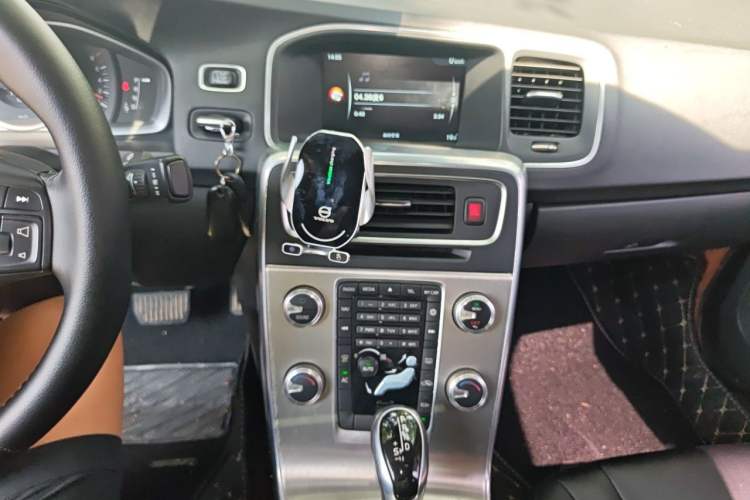 Used Volvo S60 2016 S60L T3 Smart Drive Edition Audio And AC Panel