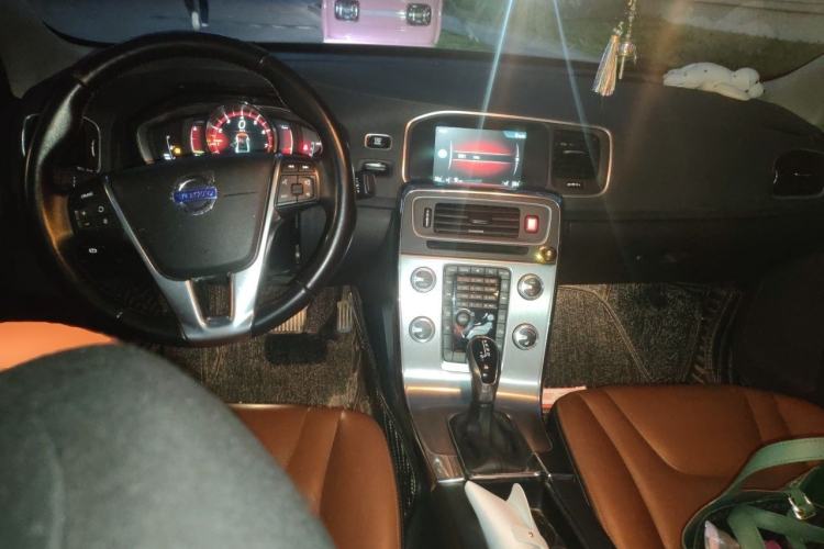 Used Volvo S60 2016 S60L T4 Zhiyuan Edition Center Console