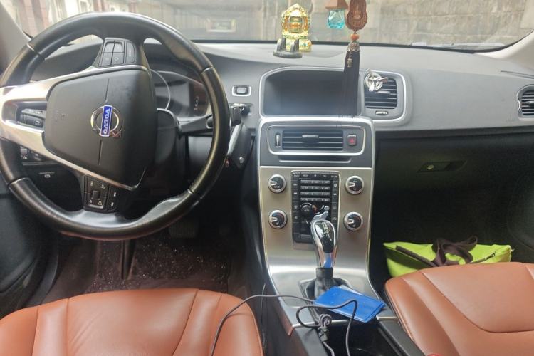 Used Volvo S60 2016 S60L T4 Zhiyuan Edition Center Console
