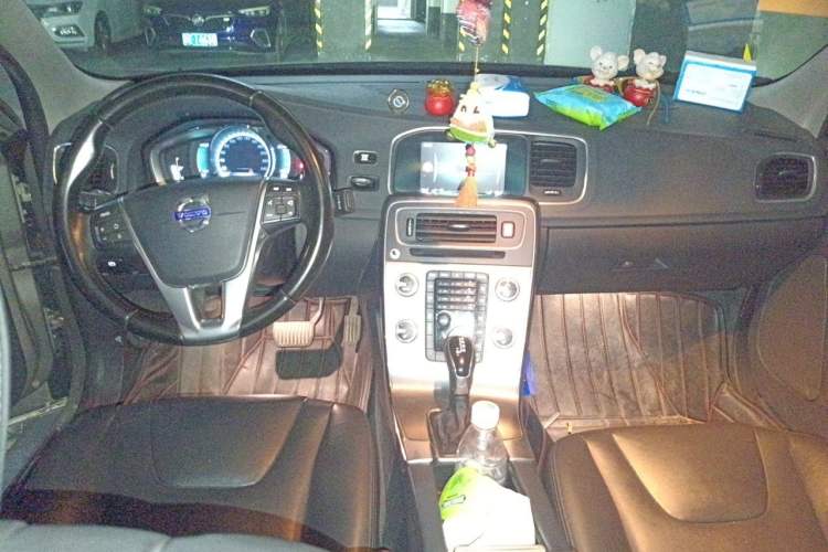 Used Volvo S60 2016 S60L T4 Zhiyuan Edition Center Console