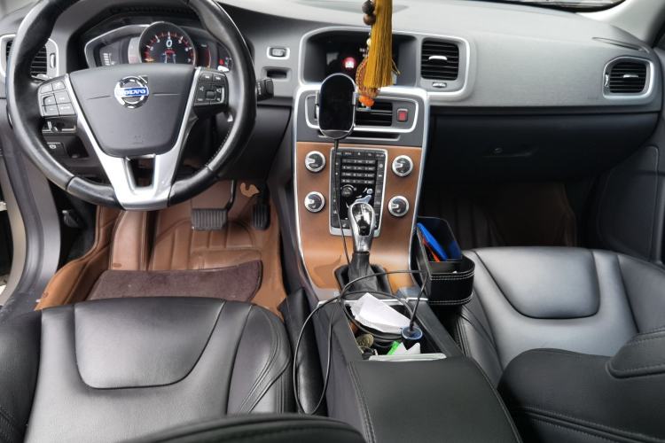 Used Volvo S60 2016 S60L T5 Smart Upgrade Edition Center Console