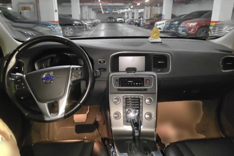 Used Volvo S60 2016 S60L T5 Intelligent Drive Edition Center Console