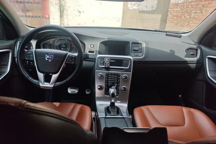 Used Volvo S60 2016 S60L T3 Smart Drive Edition Center Console