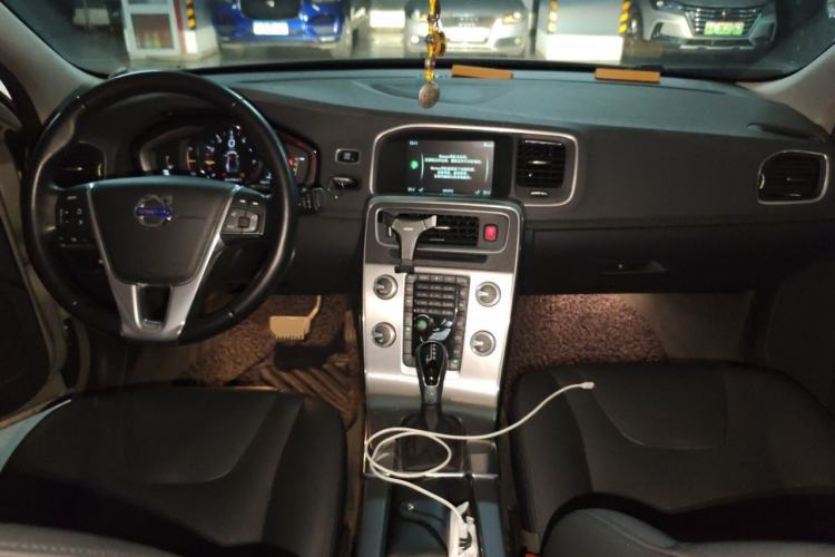 Used Volvo S60 2016 S60L T4 Zhiyuan Edition Center Console