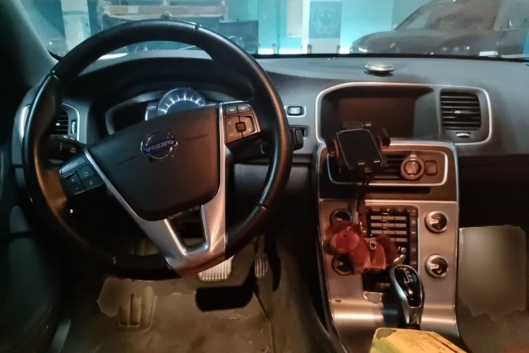 Used Volvo S60 2016 S60L T4 Zhiyuan Edition Center Console