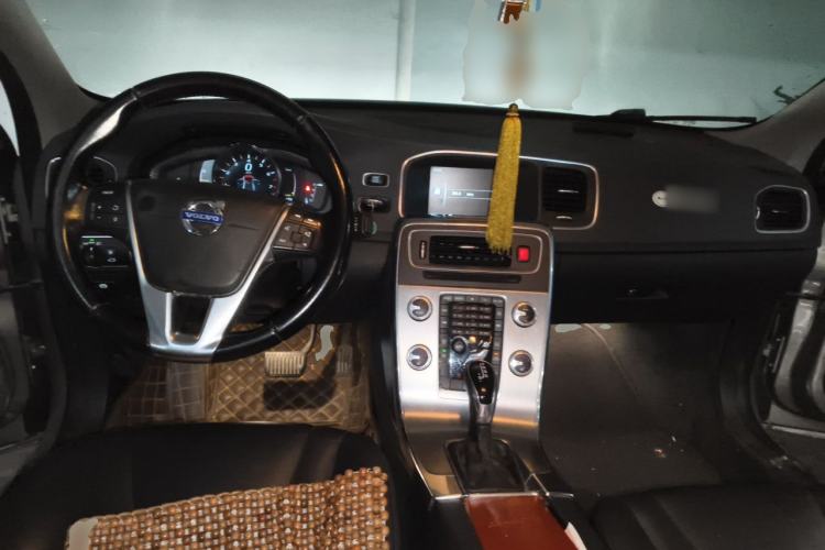 Used Volvo S60 2016 S60L T4 Zhiyuan Edition Center Console