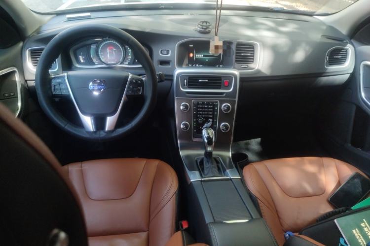 Used Volvo S60 2016 S60L T5 Intelligent Drive Edition Center Console