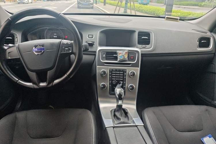 Used Volvo S60 2016 S60L T3 Smart Drive Edition Center Console