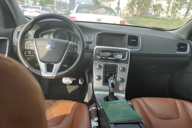 Used Volvo S60 2016 S60L T4 Zhiyuan Edition Center Console