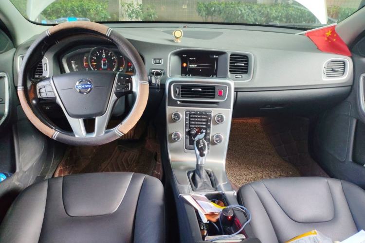Used Volvo S60 2016 S60L T4 Zhiyuan Edition Center Console
