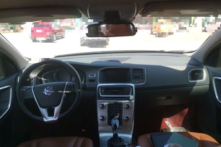 Used Volvo S60 2016 S60L T4 Zhiyuan Edition Center Console