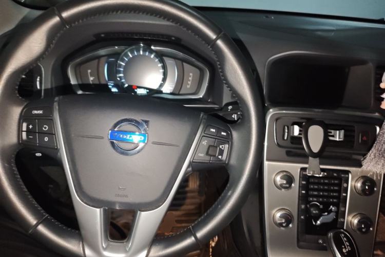 Used Volvo S60 2016 S60L T4 Zhiyuan Edition Center Console