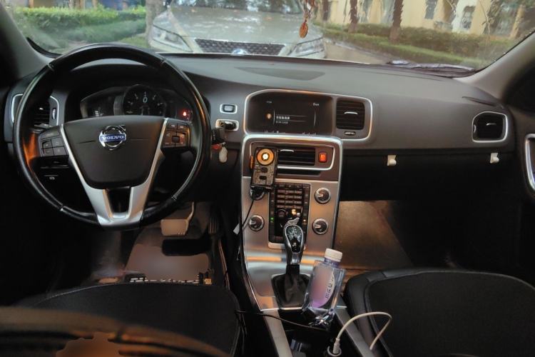 Used Volvo S60 2016 S60L T4 Zhiyuan Edition Center Console