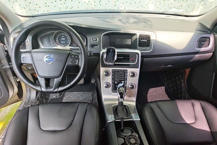 Used Volvo S60 2016 S60L T3 Smart Drive Edition Center Console