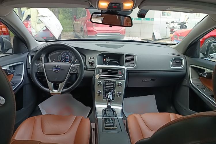 Used Volvo S60 2016 S60L T4 Zhiyuan Edition Center Console