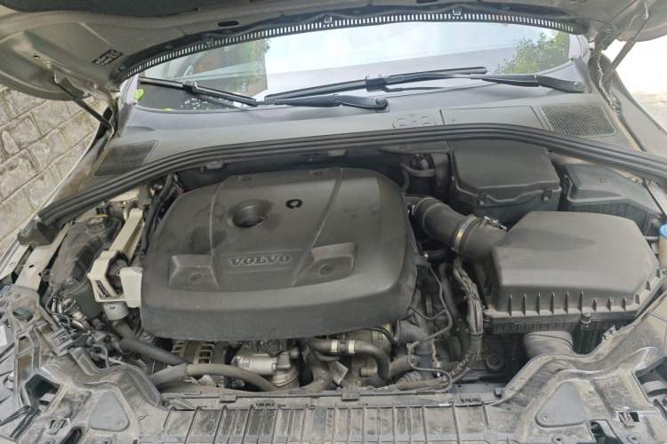 Used Volvo S60 2016 S60L T4 Zhiyuan Edition Engine Bay