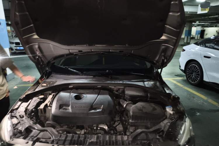 Used Volvo S60 2016 S60L T4 Zhiyuan Edition Engine Bay