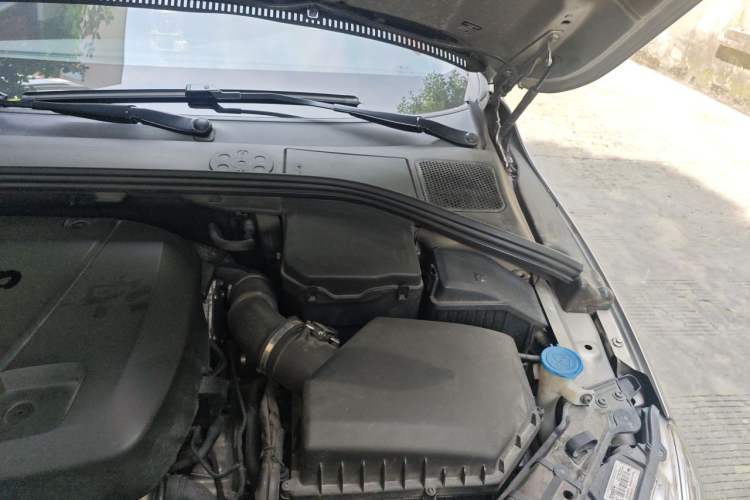 Used Volvo S60 2016 S60L T4 Zhiyuan Edition Engine Bay Left