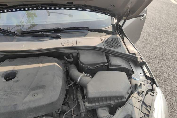 Used Volvo S60 2016 S60L T4 Zhiyuan Edition Engine Bay Left