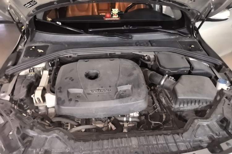 Used Volvo S60 2016 S60L T4 Zhiyuan Edition Engine Bay