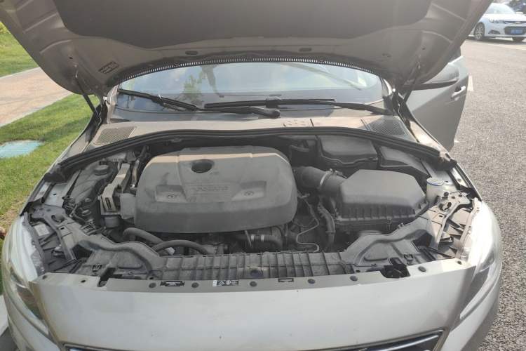 Used Volvo S60 2016 S60L T4 Zhiyuan Edition Engine Bay