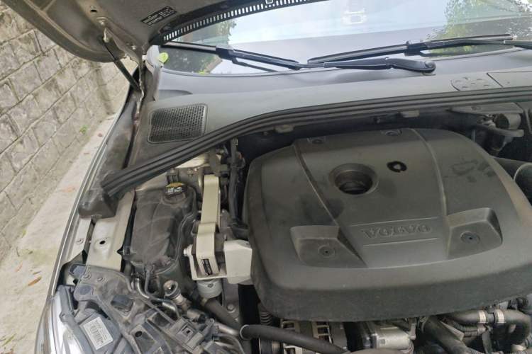 Used Volvo S60 2016 S60L T4 Zhiyuan Edition Engine Bay Right